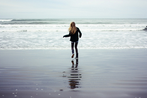 alone-beach-girl-Favim.com-185455