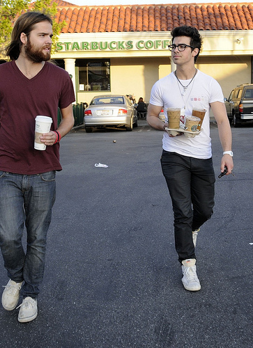 Out-getting-starbucks-with-Jack-joe-jonas-10452515-363-500 - JOE-Out at a local Starbucks in Los Angeles