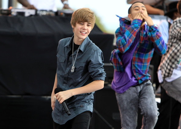 Justin+Bieber+Performs+Live+CBS+News+Early+a6f1m_z5k_8l