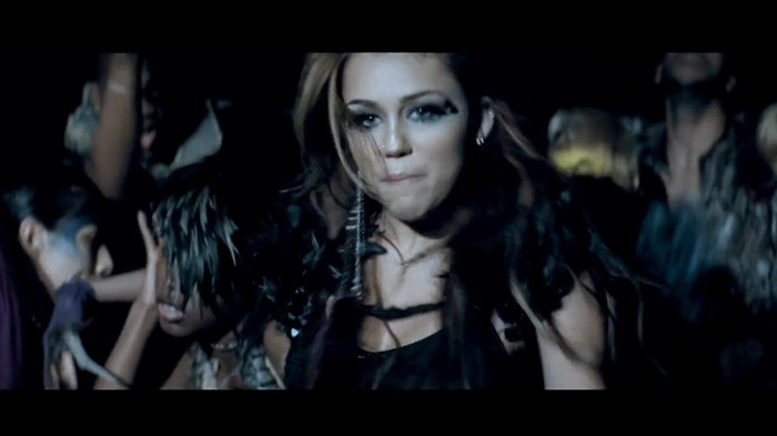 Miley Cyrus - Can\'t Be Tamed 200