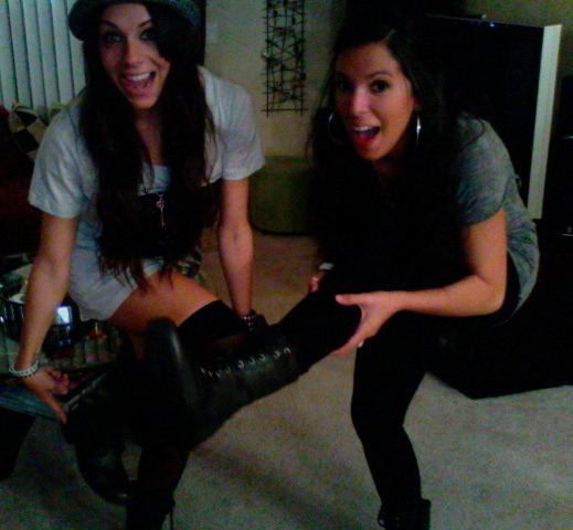 yup were rockin the same boooooots - Roomies