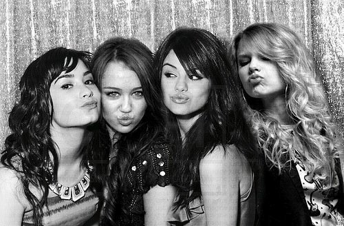 Demi,Selena,Taylor <3 - Just meee