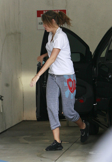Miley+Cyrus+Going+Pilates+Class+pfFk25LZjaWl
