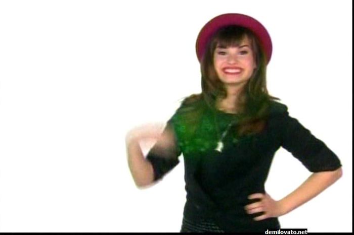 demilovato_net-disneyintro-0004