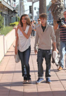 31454116_HIFSFYVUS - X Selena Gomez and Justin Bieber at the Santa Monica Pier