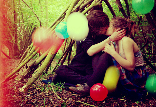 baloons-blurry-cute-kiss-nature-Favim.com-45746
