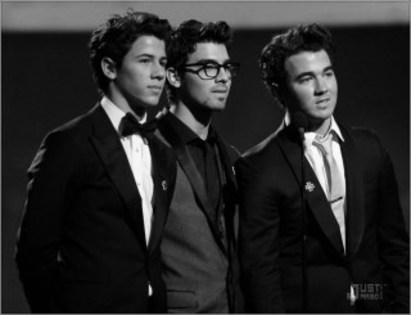 JoNaS BrOtHeRs