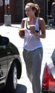 26264341_UIZBMWAES - x Leaving Coffe Bean in Toluca Lake