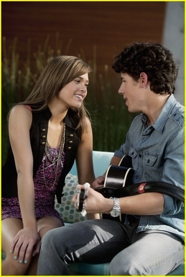 normal_nick-jonas-nicole-anderson-secret-04