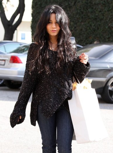 Vanessa+Hudgens+Out+Shopping+West+Hollywood+TV4tNg9LcWGl