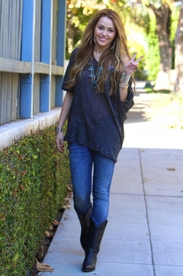 Leaving a friend\'s house in Toluca Lake [27th November] (1)