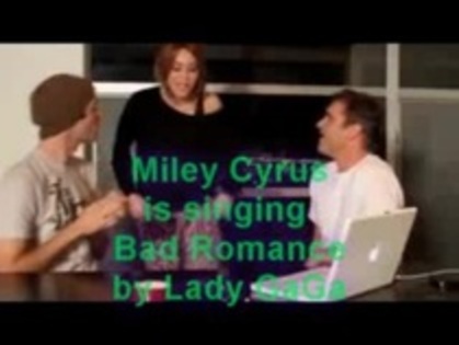 Miley Cyrus is singing Bad Romance (7)