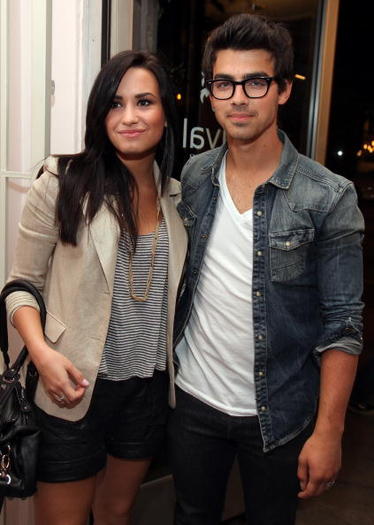 JW_JoeDemiBoutique_0428-005 - JOE and Demi-Joe and Demi at the Revival Boutique Opening