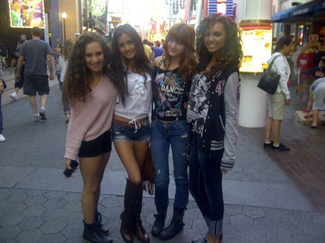 @jazzlynsworld @officialhelene and @princesspiamia and me at city walk. Like my siu shirt lol?