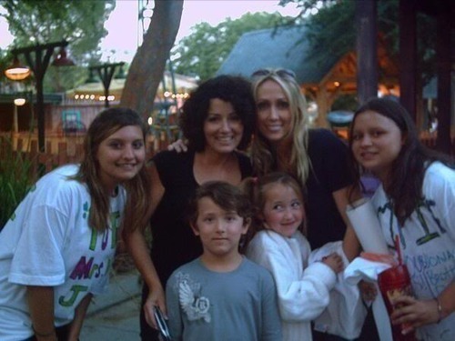 some fans my mom noie and her mom - with Noah Cyrus
