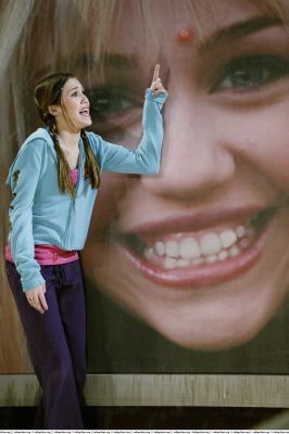  - Hannah Montana Season 1 Episode 13 - You are So Vain You Probably Think This Zit Is About You