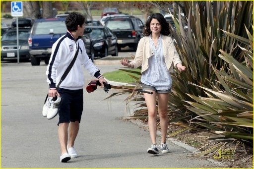 normal_011 - Nick-Out to go golfing in Los Angeles-with selena-i am gelous
