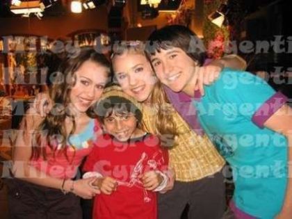 Miley Cyrus - On The Set Of Hannah Montana (47)