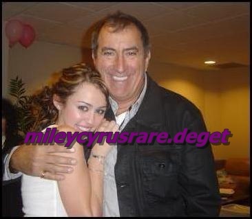 m n kenny - a rare pic with miley and kenny ortega
