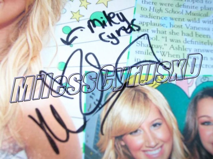 -Autograph- (me and Ash ) :)