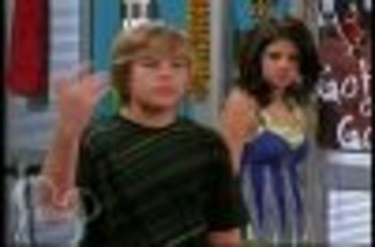 selena gomez in the suite life on deck (31)