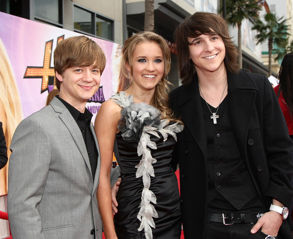 Emily+Osment+Mitchell+Musso+Premiere+Walt+-biuVEEitiil - protections for miley and emily osment and michel musso