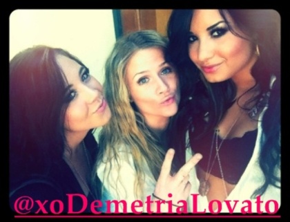 @ddlovato\'s twitpics 045 - l - New photos - l