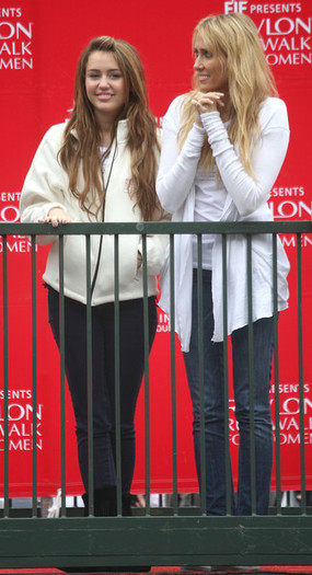 16th Annual EIF Revlon Run Walk Women ImGiilUofJbl - paparazzi pics