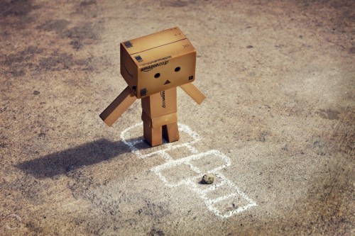1-cute-funny-danbo-cardboard-box-art-lonely-hopscotch - Danbo the box