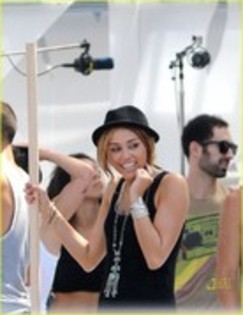 17433308_MGHGMEIDA - Miley Cyrus Much Music Video Vixen