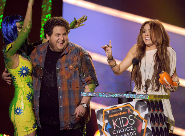 Miley (2) - 23rd Annual Kids Choice Awards - March 27th 2010 - Accepting Best Actress