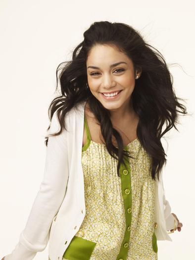 High-School-Musical-3-Vanessa-Hudgens-high-school-musical-2600557-1923-2560