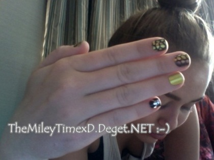 Loving my #blackandyellow new nails haha :-) - 0 - Hi - MileyCyrus Here - 0