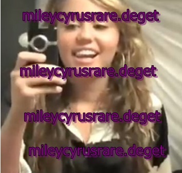 take a pic hahah smile - a very rare pics with miley