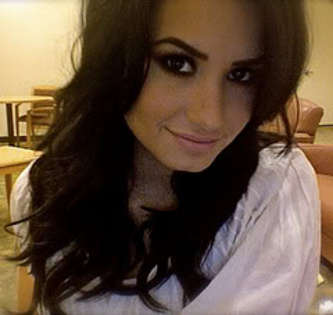 3712845255_110a95e065_m-1 - demi lovato