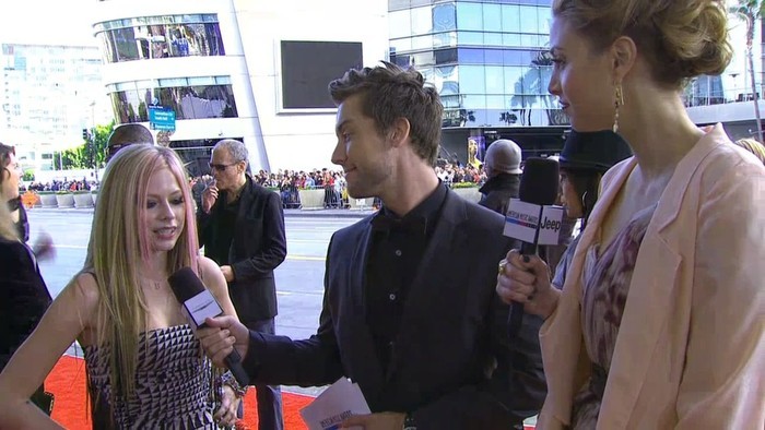 bscap0029 - 2010 - American Music Awards - Red Carpet Interview 01 - Captures by me