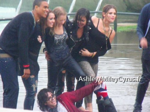 Filming LOL in Paris. xD (2)