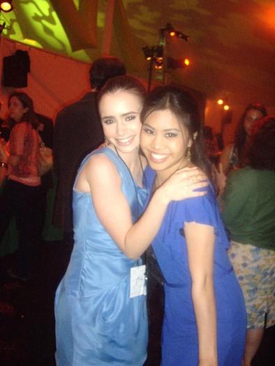 With the gorgeous Miss Lilly Collins - Kids Choice Awards 2009