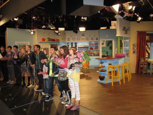 Shake It Up On The Set_4