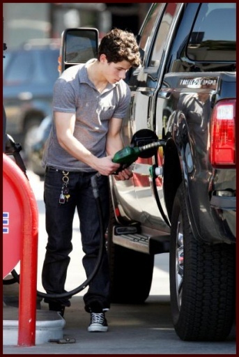 normal_gas004 - Nick-Out pumping gas in Los Angeles