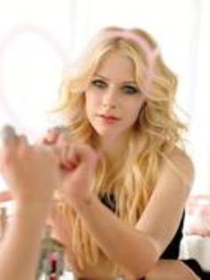 10261476_HQSFZUHSM - Avril  Lavigne