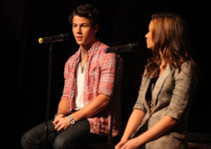 Attend Press Conference-With Jonas Brothers 9