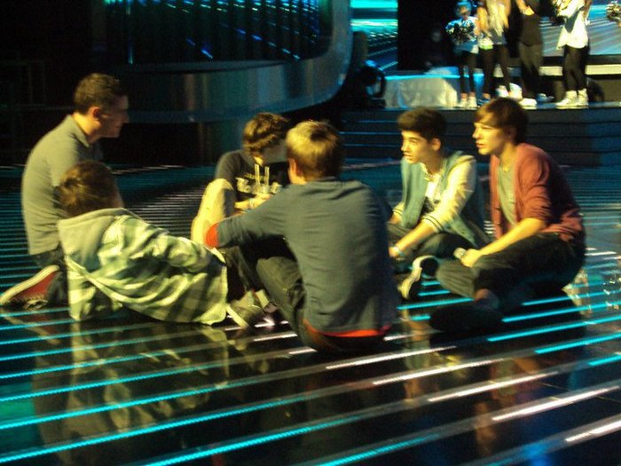 GMA008700 - x factor backstage 2010