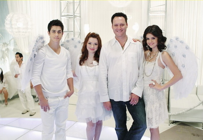 Wizards-Of-Waverly-Place-Season-4-Promotional-Stills-Dancing-With-Angels-selena-gomez-19048688-691-4
