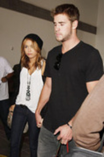 17024734_NBAJEWMIZ - Miley Cyrus and Liam Hemsworth at LAX