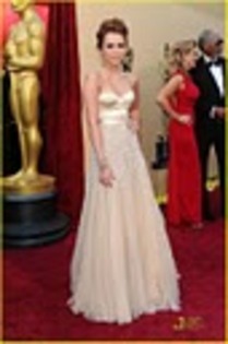 miley-cyrus-2010-oscars-02