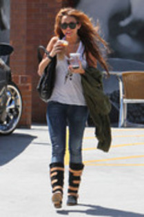 15289811_BVZGMDJSJ - Miley Cyrus Drinks Coffee in Los Angeles