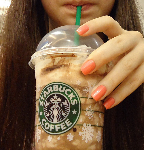 fashion-girl-nails-starbucks-Favim.com-138116