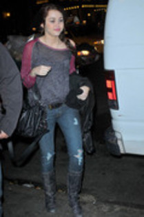MHRKKLRSHGTYTXEMZVS - Miley Cyrus Leaves Her New York Hotel