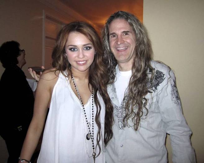 Miley-Cyrus_COM-TheLastSongPressConference-2010mar13-019 - The Last Song Press Conference - March 13th 2010
